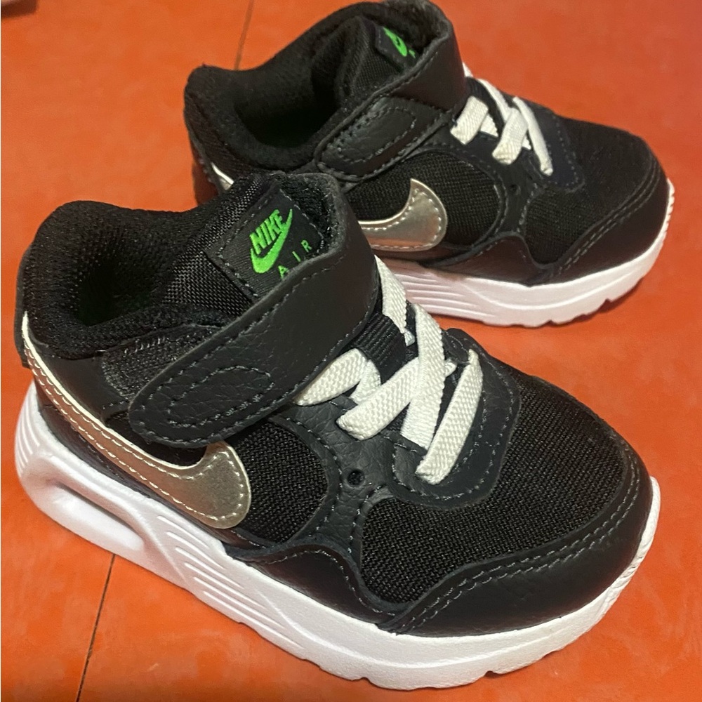 Nike Kids Black Sneakers - Picture 8 of 13
